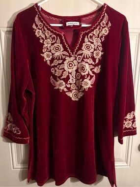 Paparazzi Women’s LARGE Velvet Tunic with Cream Floral Embroidery Boho